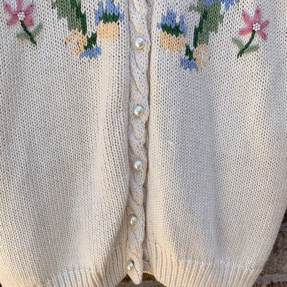 Take 50% OFF- Max Studio Cream Floral V-Neck Button-Up Cardigan, Size-S - Picture 9 of 13
